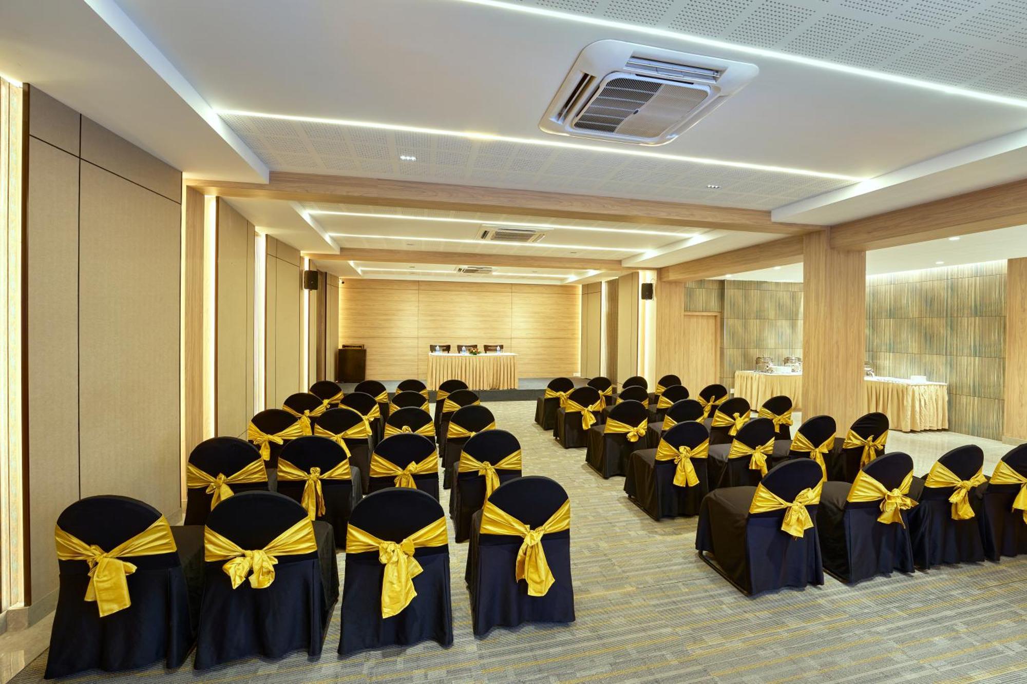 Hotel Abad Kochi Bagian luar foto