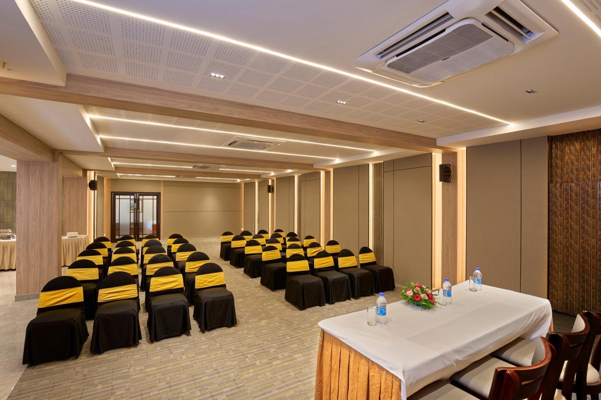 Hotel Abad Kochi Bagian luar foto