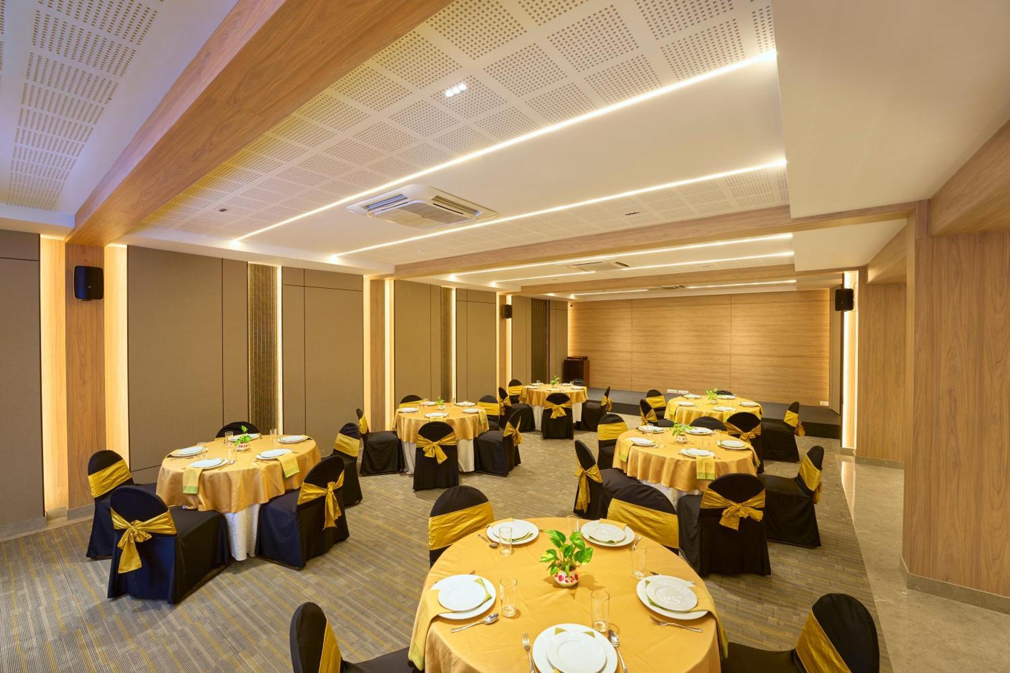 Hotel Abad Kochi Bagian luar foto