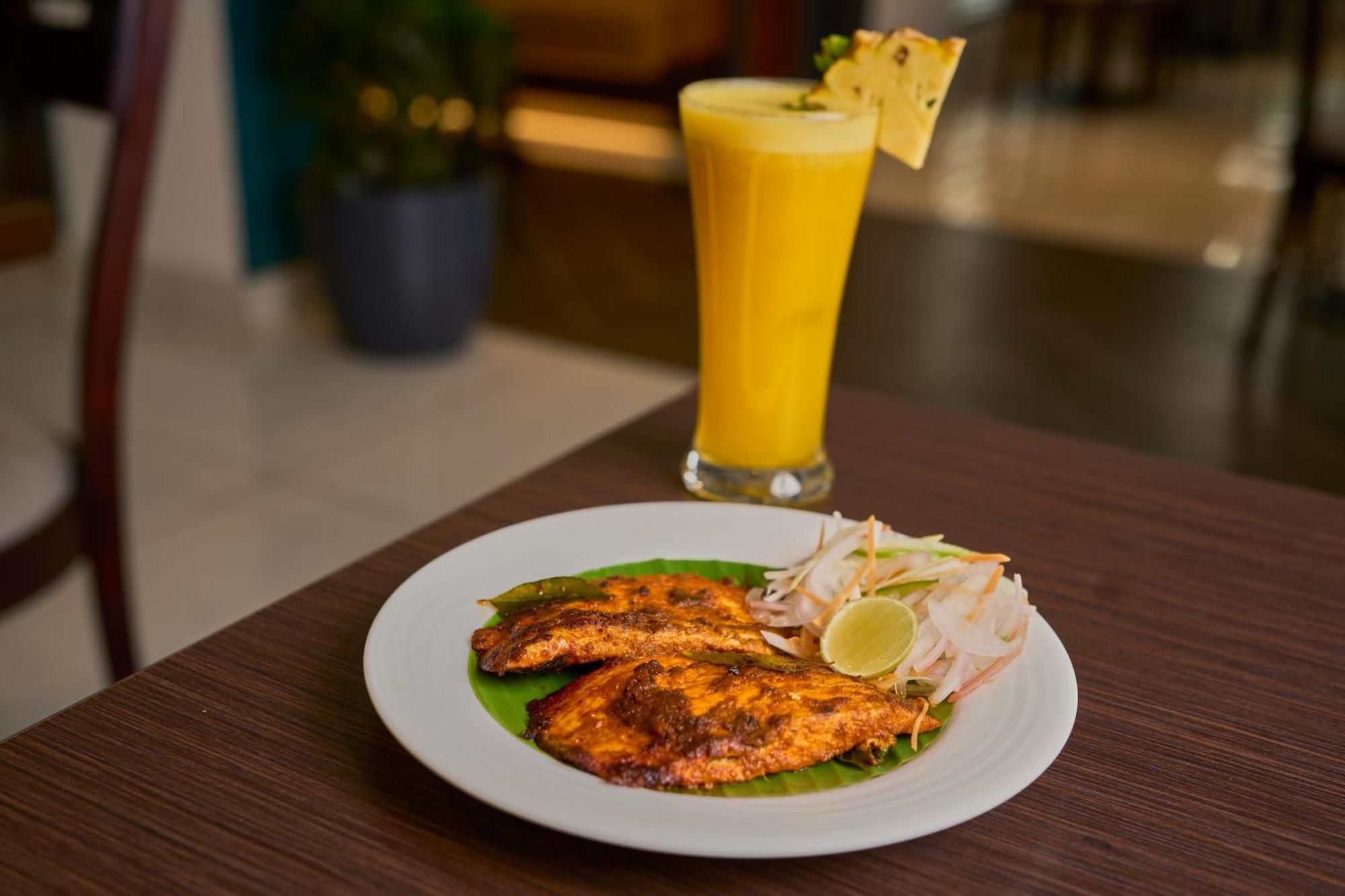 Hotel Abad Kochi Bagian luar foto
