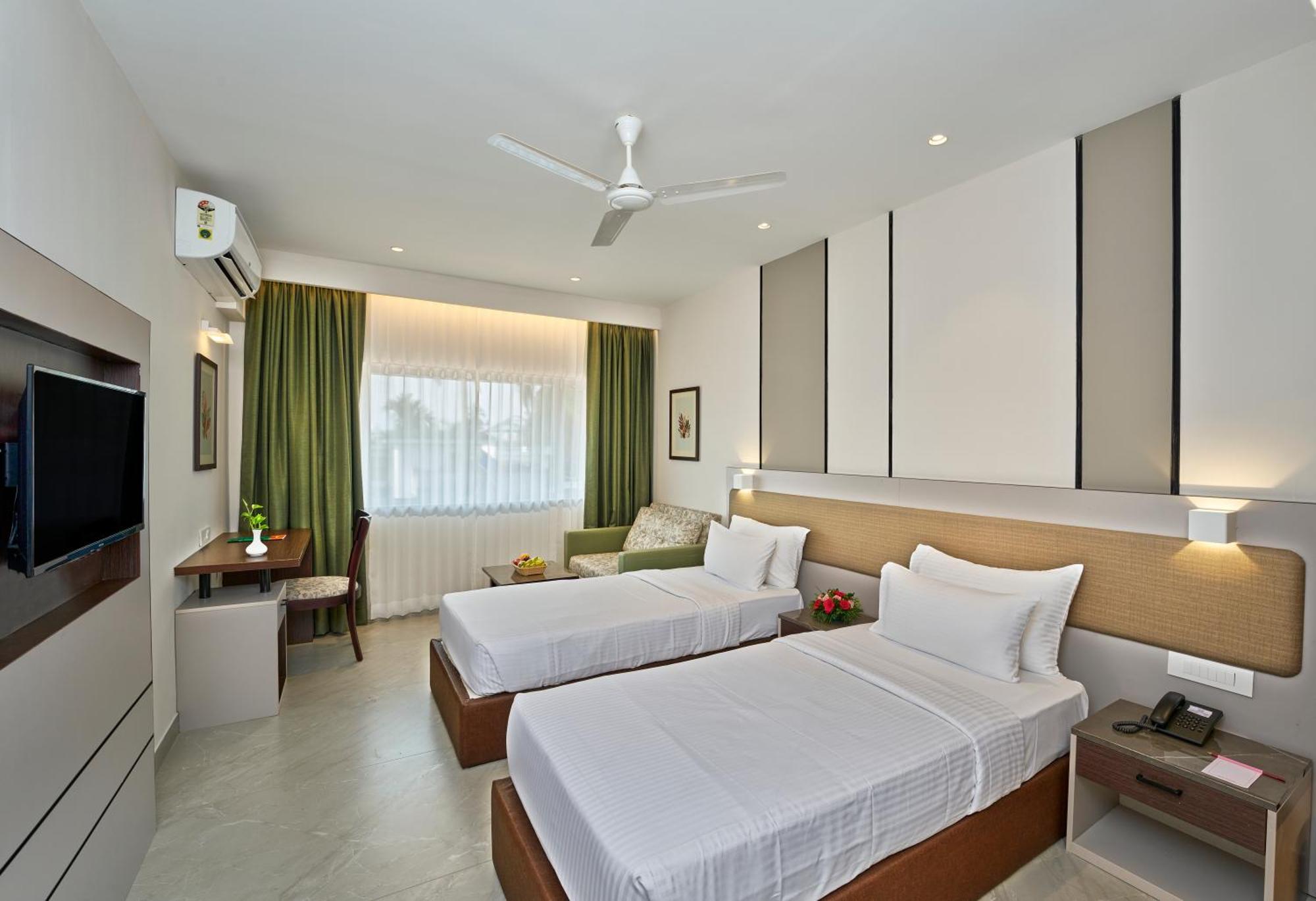 Hotel Abad Kochi Bagian luar foto
