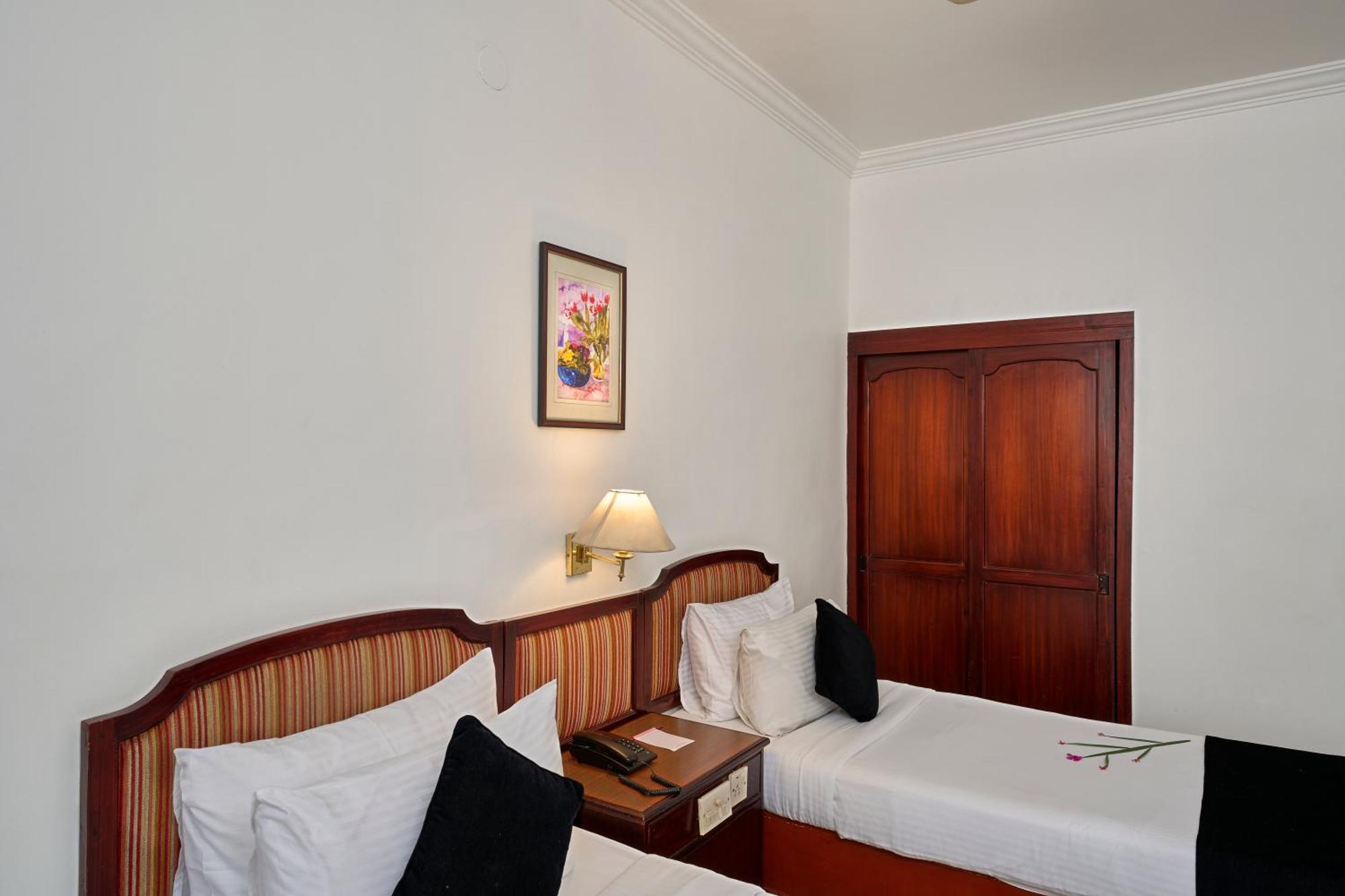 Hotel Abad Kochi Bagian luar foto