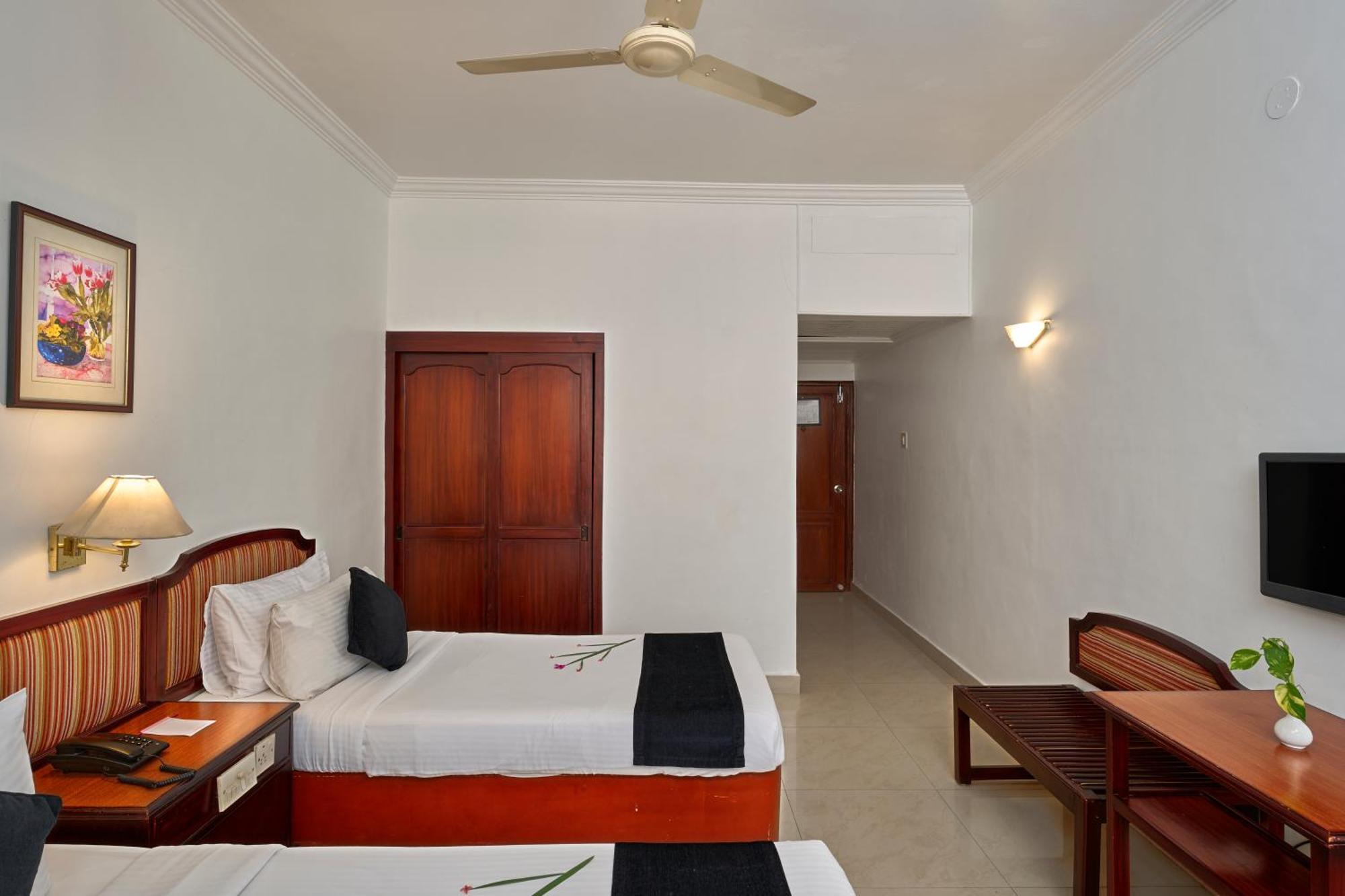 Hotel Abad Kochi Bagian luar foto