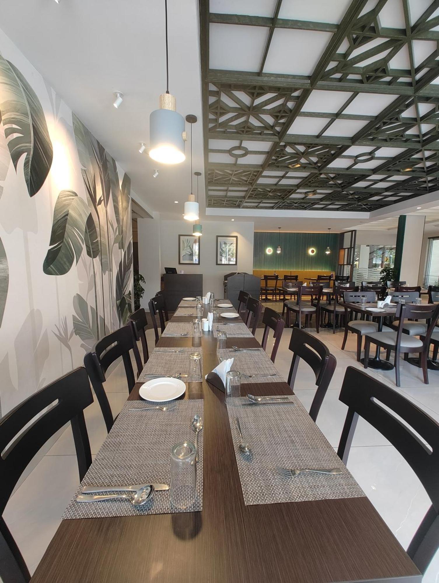 Hotel Abad Kochi Bagian luar foto