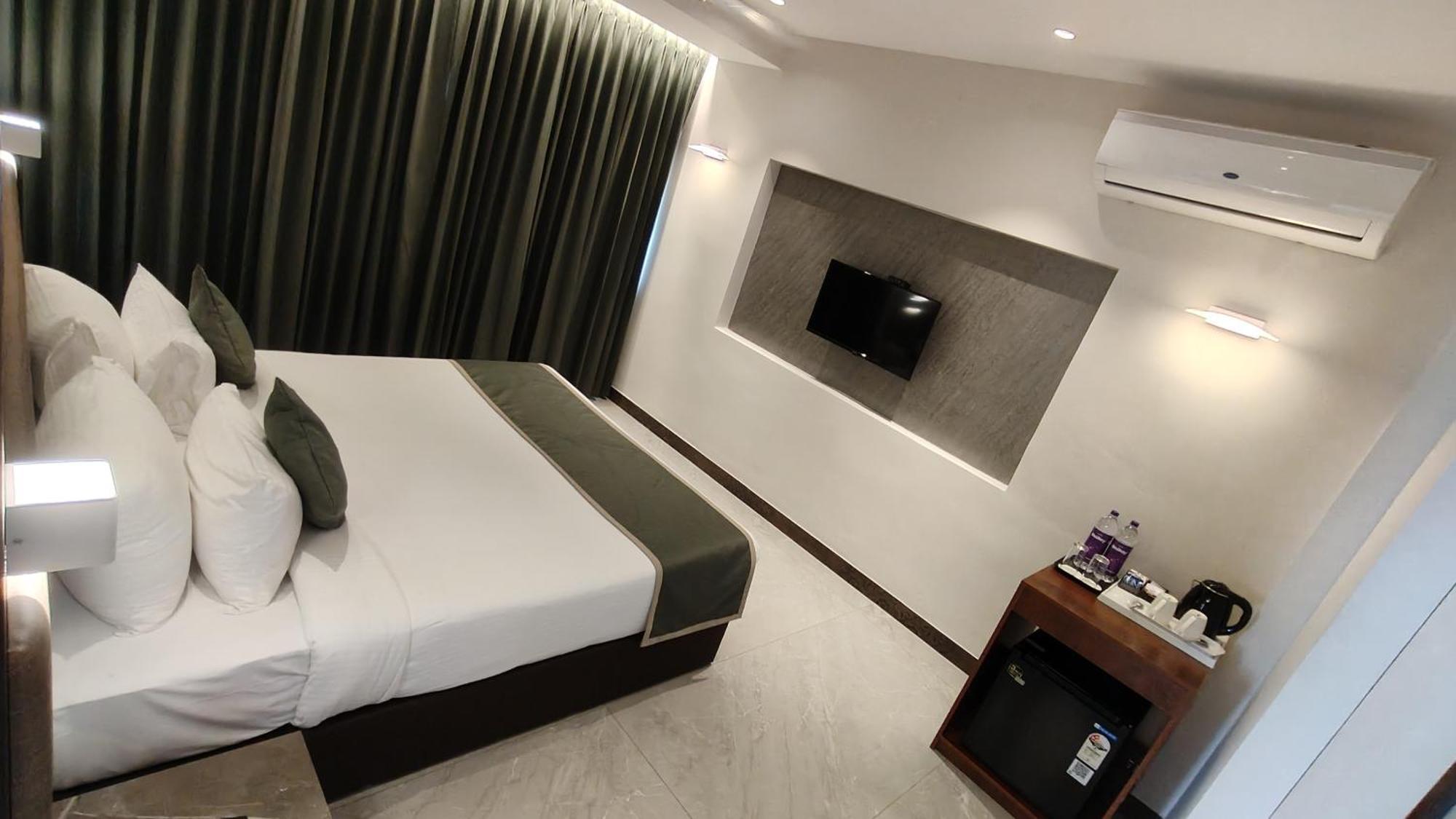 Hotel Abad Kochi Bagian luar foto
