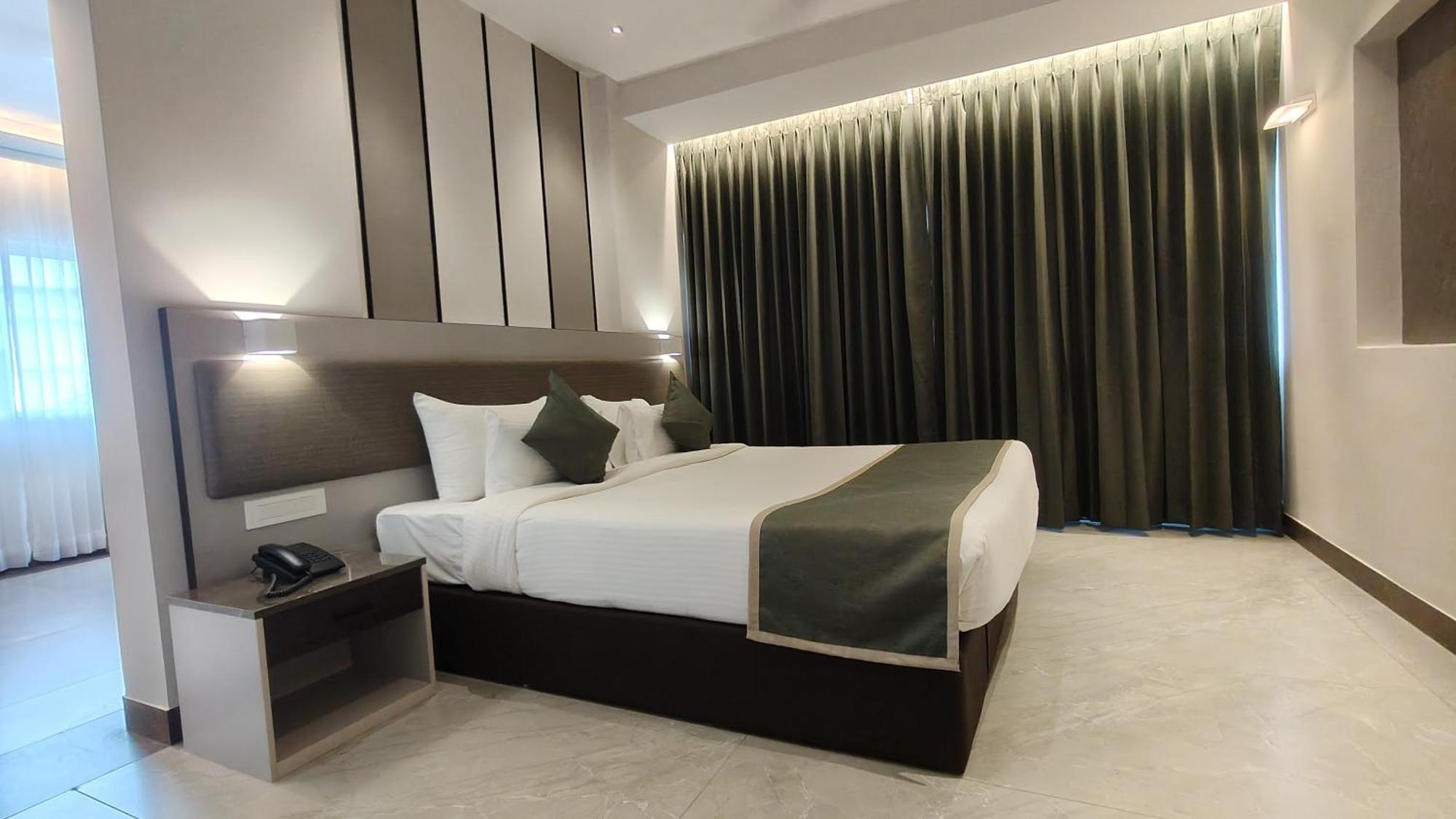 Hotel Abad Kochi Bagian luar foto