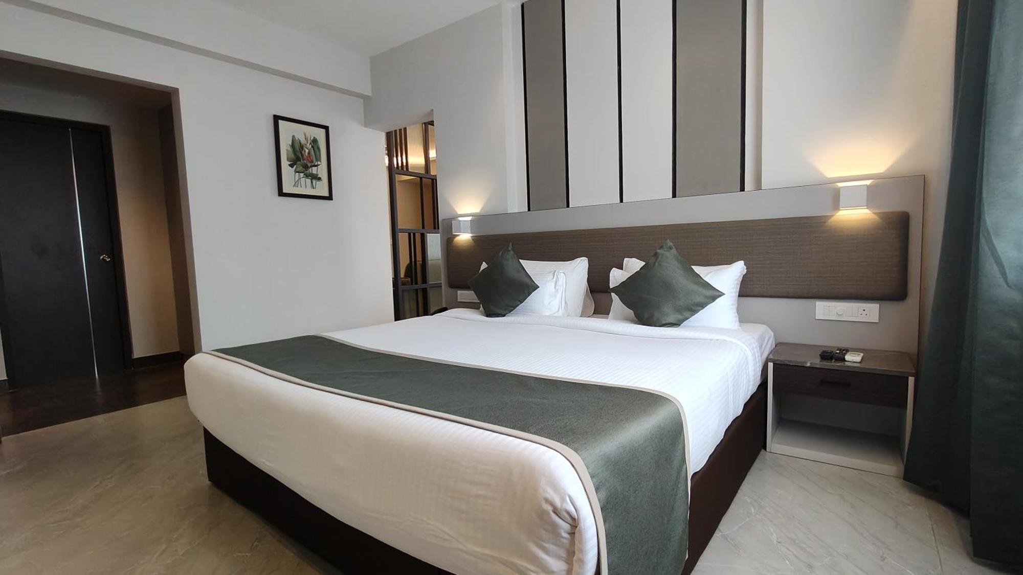 Hotel Abad Kochi Bagian luar foto