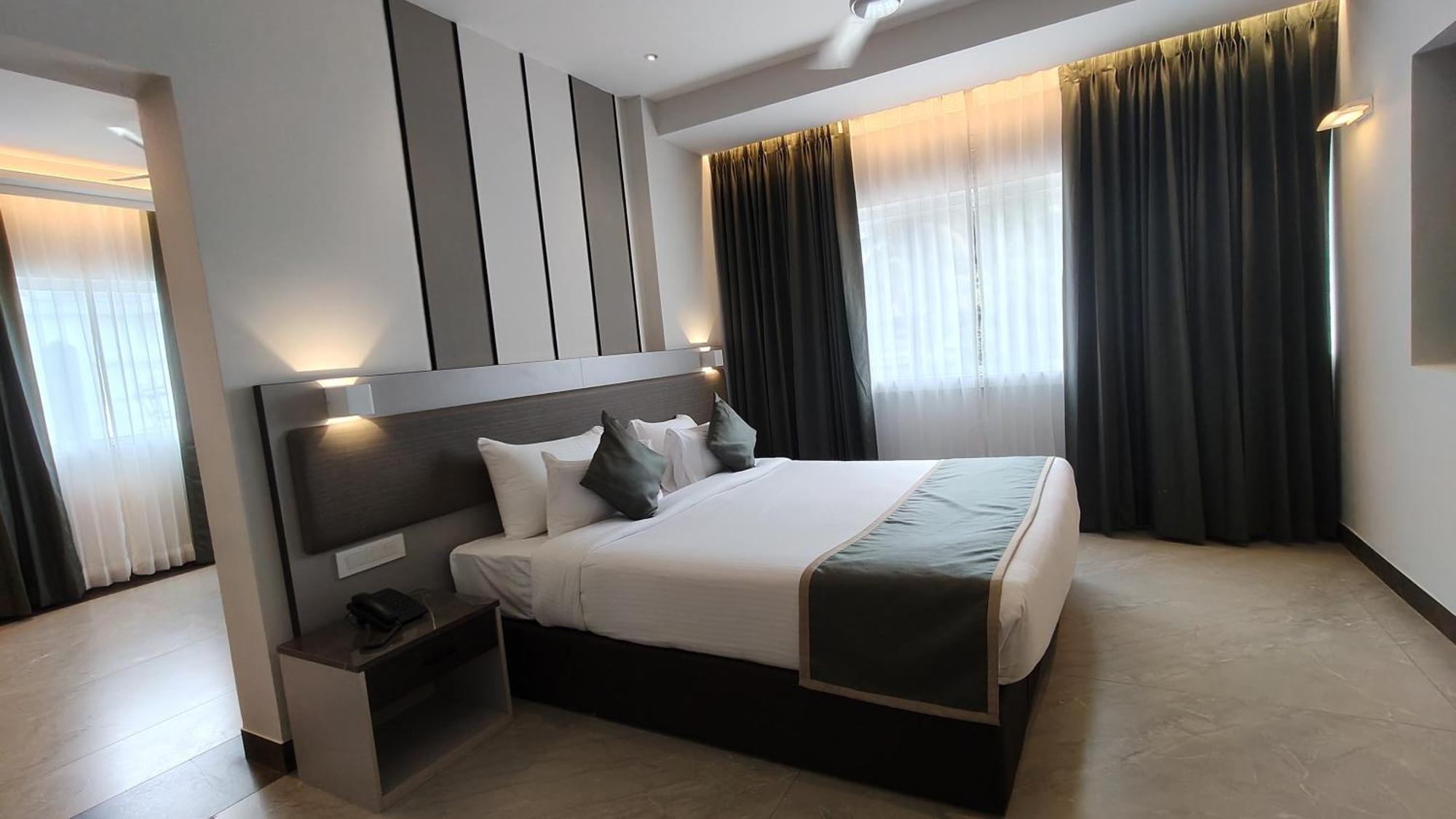 Hotel Abad Kochi Bagian luar foto